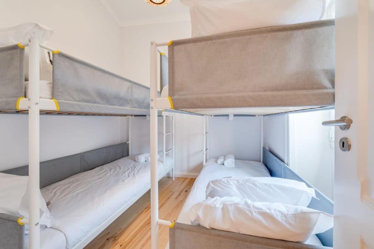 Cozy Coastal Getaway 3Br Apartment In Estoril Kültér fotó