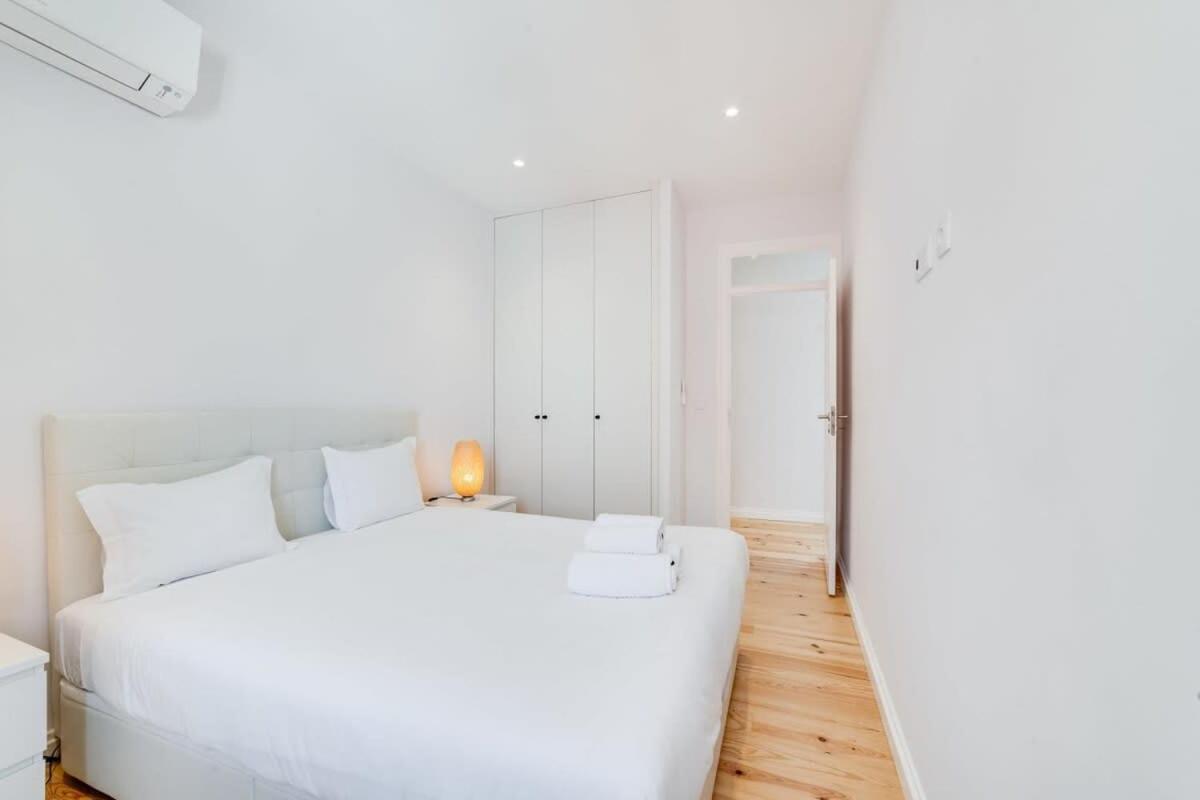 Cozy Coastal Getaway 3Br Apartment In Estoril Kültér fotó